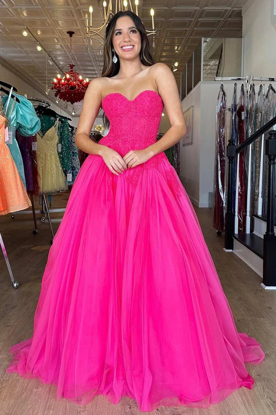 Vestido de fiesta sin tirantes de tul con encaje en forma de A